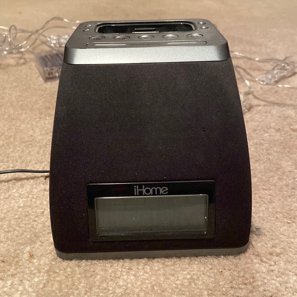 Old Apple Ihome speaker and charger